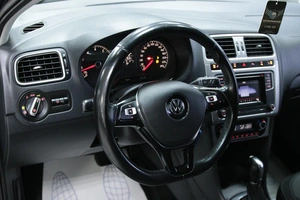 Седан Volkswagen Polo 2016 года, 948000 рублей, Солонцы