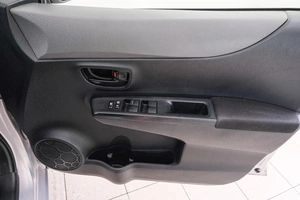 Хетчбэк Toyota Vitz 2013 года, 749000 рублей, Красноярск