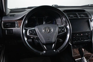 Седан Toyota Camry 2017 года, 2199000 рублей, Сургут