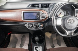 Хетчбэк Toyota Vitz 2012 года, 849000 рублей, Барнаул