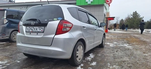 Хетчбэк Honda Fit 2010 года, 500000 рублей, Красноярск