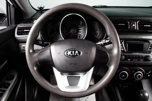 Хетчбэк Kia Rio 2013 года, 899000 рублей, Сургут