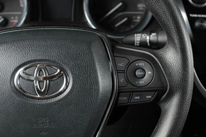 Седан Toyota Camry 2019 года, 3199000 рублей, Тюмень