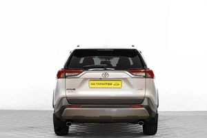 Внедорожник Toyota RAV4 2019 года, 3489000 рублей, Барнаул