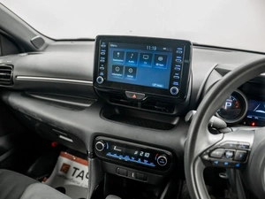 Хетчбэк Toyota Yaris 2020 года, 1177000 рублей, Красноярск