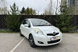 Хетчбэк Toyota Vitz 2010 года, 630000 рублей, Красноярск