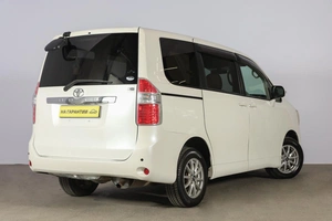 Минивэн Toyota Noah 2008 года, 1409000 рублей, Новосибирск