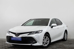 Седан Toyota Camry 2018 года, 2559000 рублей, Сургут