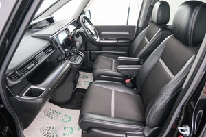 Минивэн Honda Stepwgn Spada 2017 года, 2289000 рублей, Красноярск