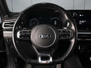 Седан Kia K5 2021 года, 2340000 рублей, Омск