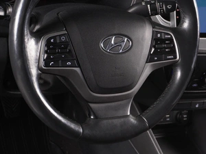 Седан Hyundai Solaris 2018 года, 1362000 рублей, Красный Пахарь