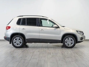 Внедорожник Volkswagen Tiguan 2011 года, 1299000 рублей, Саратов