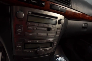 Седан Toyota Avensis 2005 года, 619000 рублей, Челябинск