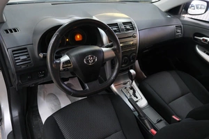 Седан Toyota Corolla 2012 года, 1149000 рублей, Омск