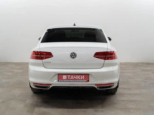Седан Volkswagen Passat 2018 года, 2300000 рублей, Красноярск