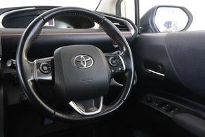 Минивэн Toyota Sienta 2018 года, 1589000 рублей, Омск