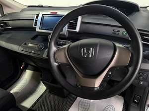 Минивэн Honda Freed 2012 года, 979000 рублей, Красноярск