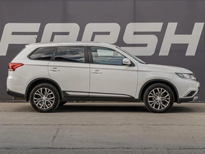 Внедорожник Mitsubishi Outlander 2016 года, 1899000 рублей, Краснодар