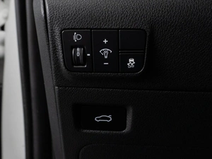 Седан Kia K5 2020 года, 2300000 рублей, Тюмень
