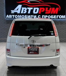 Минивэн Toyota Isis 2014 года, 1290000 рублей, Красноярск
