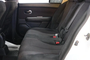 Хетчбэк Nissan Tiida 2013 года, 969000 рублей, Омск