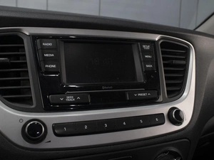 Седан Hyundai Solaris 2017 года, 1066777 рублей, Омск