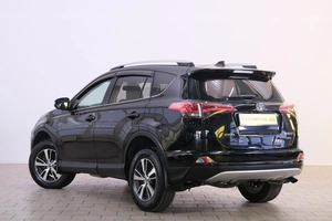 Внедорожник Toyota RAV4 2017 года, 2319000 рублей, Омск