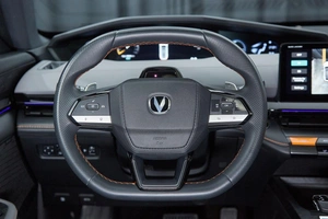 Лифтбек Changan UNI-V 2023 года, 2350000 рублей, Красноярск