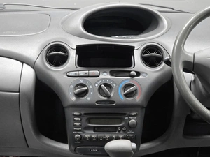 Хетчбэк Toyota Vitz 2001 года, 385000 рублей, Красноярск