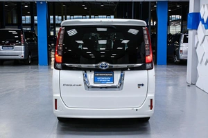 Минивэн Toyota Esquire 2016 года, 2033000 рублей, Солонцы