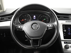 Седан Volkswagen Passat 2019 года, 2150000 рублей, Казань