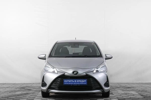 Хетчбэк Toyota Vitz 2018 года, 999000 рублей, Кемерово