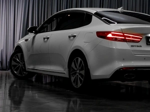 Седан Kia Optima 2018 года, 2049000 рублей, Тюмень