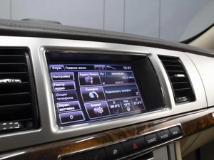 Седан Jaguar XF 2013 года, 1790000 рублей, Омск