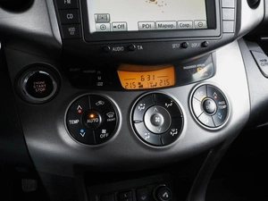 Внедорожник Toyota RAV4 2010 года, 1415000 рублей, Воронеж