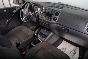 Внедорожник Volkswagen Tiguan 2013 года, 1259000 рублей, Томск