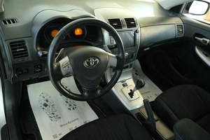 Седан Toyota Corolla 2008 года, 999000 рублей, Омск