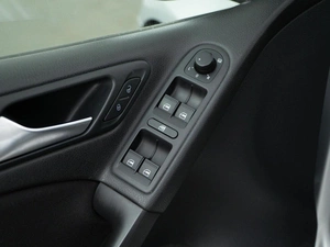 Хетчбэк Volkswagen Golf 2012 года, 998999 рублей, Москва