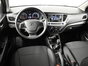 Седан Hyundai Solaris 2017 года, 1225200 рублей, Казань