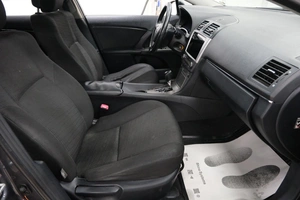 Седан Toyota Avensis 2009 года, 1179000 рублей, Омск