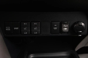 Внедорожник Toyota RAV4 2017 года, 2499000 рублей, Оренбург