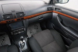 Седан Toyota Avensis 2008 года, 959000 рублей, Красноярск
