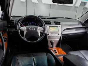 Седан Toyota Camry 2010 года, 1390000 рублей, Тюмень