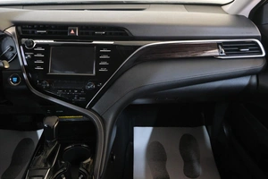 Седан Toyota Camry 2018 года, 2749000 рублей, Омск