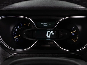 Внедорожник Renault Kaptur 2016 года, 1300000 рублей, Тюмень