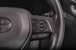 Внедорожник Toyota Corolla Cross 2022 года, 2749000 рублей, Томск