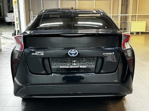 Лифтбек Toyota Prius 2017 года, 1747000 рублей, Красноярск