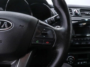 Седан Kia Rio 2012 года, 1000000 рублей, Красноярск