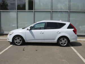 Хэтчбек Kia Ceed 2011 года, 890000 рублей, Брянск