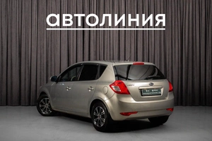 Хетчбэк Kia Ceed 2012 года, 750000 рублей, Красноярск